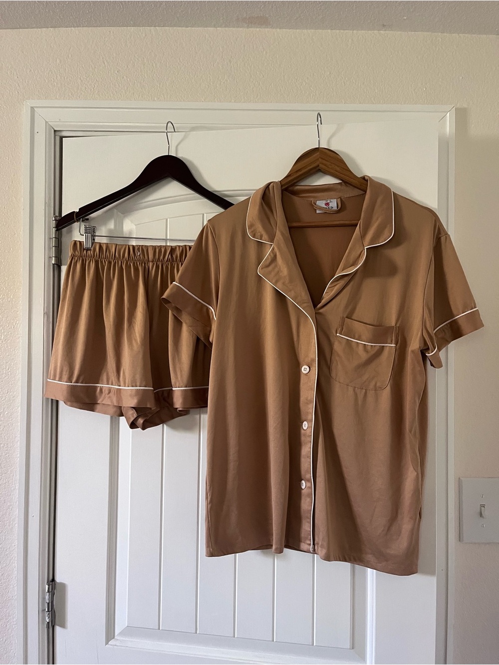 Waking Yi Jia • Women's Short Sleeve Pajama Set in Camel